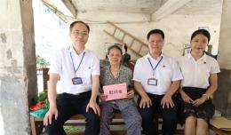 迎“七一” 送溫暖——?dú)J州市二醫(yī)院黨委慰問離退休老黨員和困難黨員